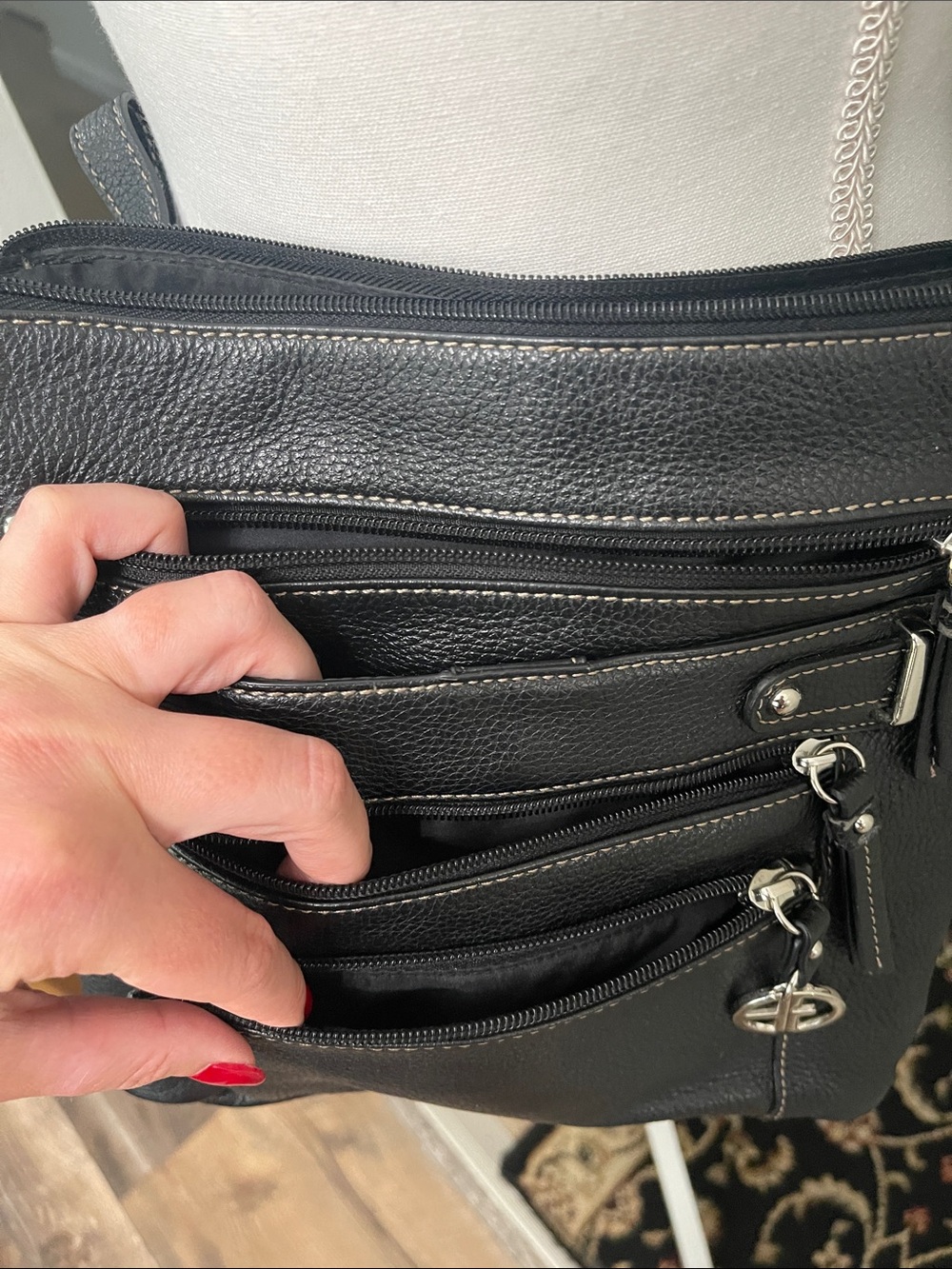 Giani Bernini Black Pebbled Leather Multi-Pocket Crossbody Bag Organizer - Picture 9 of 16